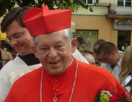 Prymas odda cześć Prymasowi