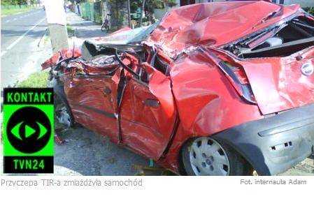 Przyczepa zmiażdżyła punto