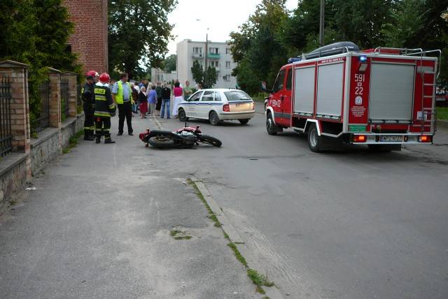 Motocykl wpadł pod ambulans