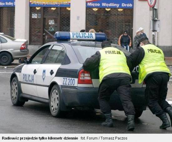 Radiowóz przejedzie tylko kilometr dziennie