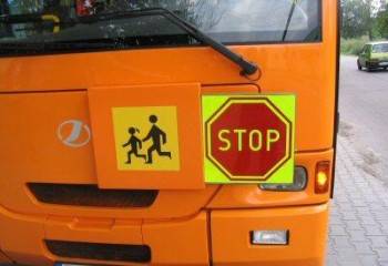Wyrzucił ucznia z autobusu