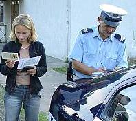 Polcjanci nie wręczali mandatów tylko obrazki
