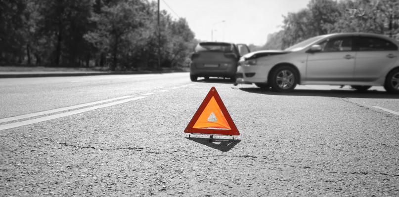 Poważny wypadek w Gostkowie. Jedno auto dachowało [Aktualizacja + Zdjęcia]