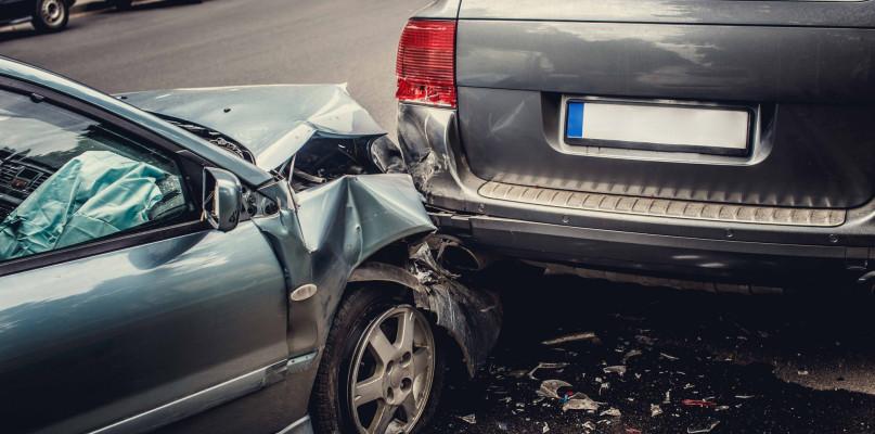 Śpiący królewicz i nieudane manewry kierowców na przasnyskich drogach