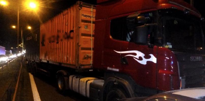 Szok! Ciechanowianin jechał tirem pod prąd i taranował auta [Wideo]