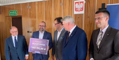 Przasnyscy samorządowcy z dofinansowaniem na drogi lokalne od wojewody