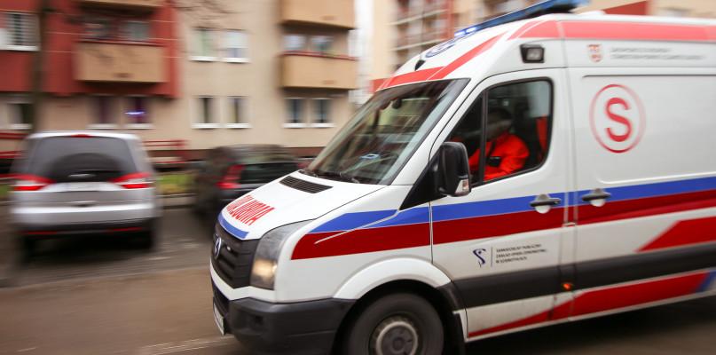Z obrażeniami ciała trafił do szpitala. Przygniotły go ...
