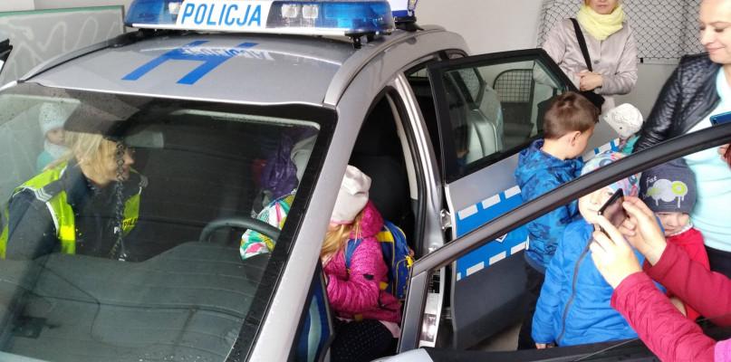 Poznały aspekty pracy w zawodzie Policjanta