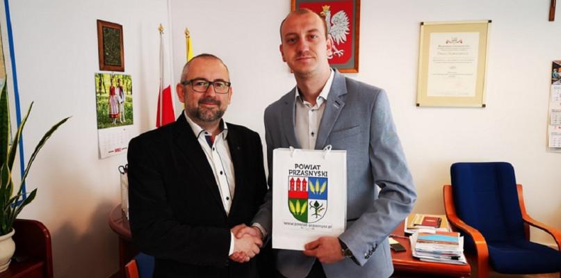 Burmistrz Przasnysza poznał tajniki funkcjonowania starostwa