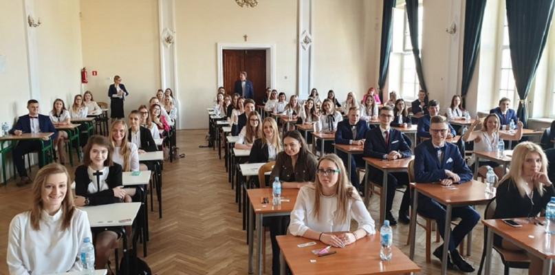 Kasztany zakwitły dla maturzystów. Życzymy połamania piór!