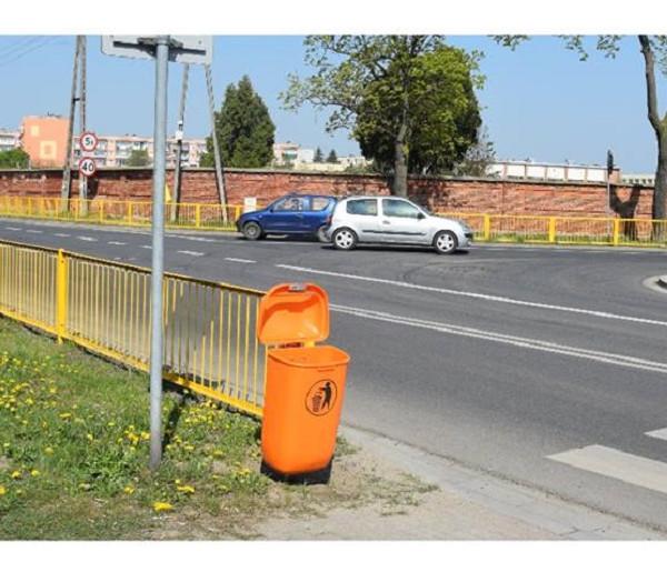 Już są nowe kosze przy ul. Żwirki i Wigury