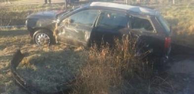 Audi wypadło z drogi w gminie Chorzele