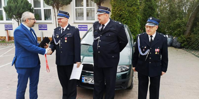 Nowe auto służbowe trafiło do Strażaków