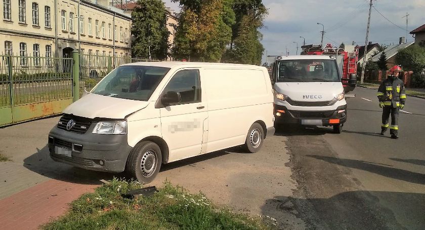  Kolizja dwóch samochodów dostawczych w Przasnyszu [Aktualizacja]