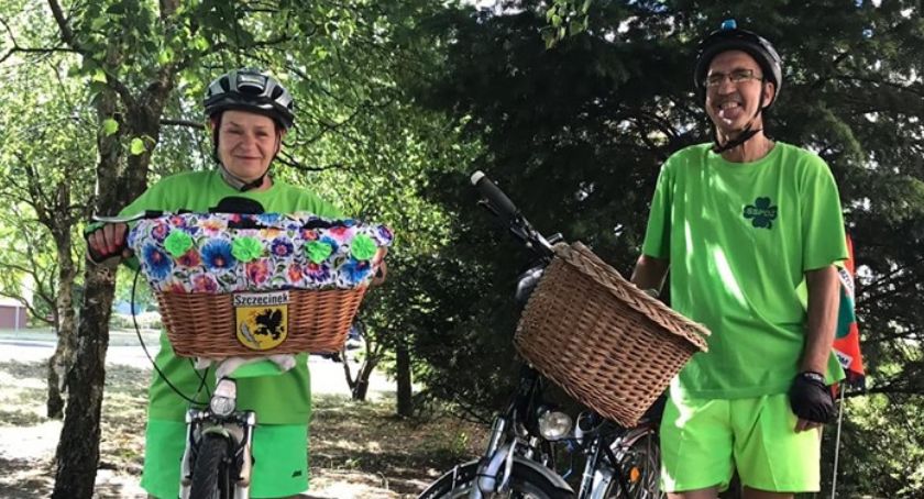 1400 km na rowerze dla Nadii. Małżeństwo na nocleg zatrzyma się w Przasnyszu.