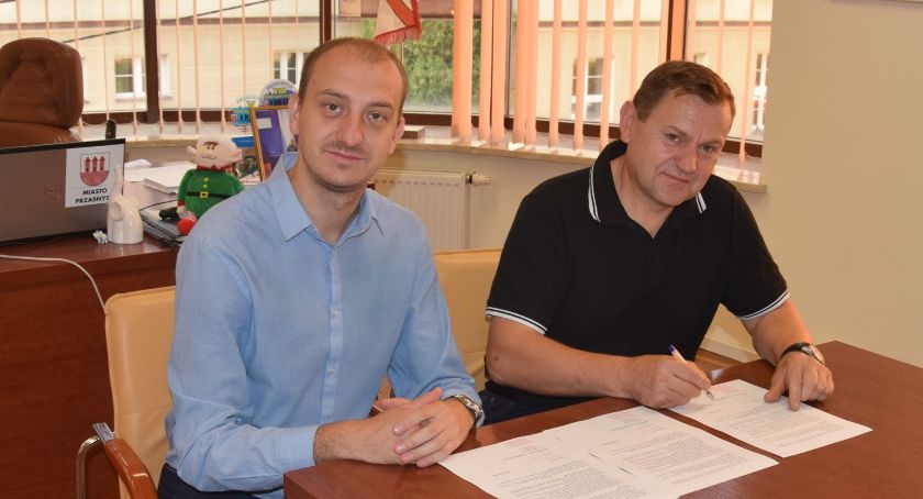 Pierwsze umowy na kompostowniki podpisane