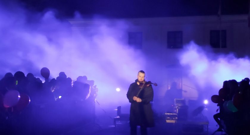Laser, muzyka, światło! Tak Przasnyszanie bawili się na Festiwalu Fabryka Światła [Foto + Wideo]