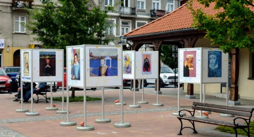 Święty jak malowany na przasnyskim Rynku Miejskim [Zdjęcia]