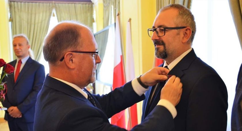 Starosta Przasnyski Krzysztof Bieńkowski - publicznie z Brązowym Krzyżem Zasługi Prezydenta RP