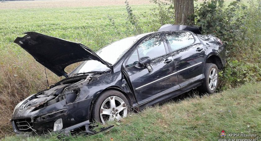 Doprowadziła do dachowania samochodu