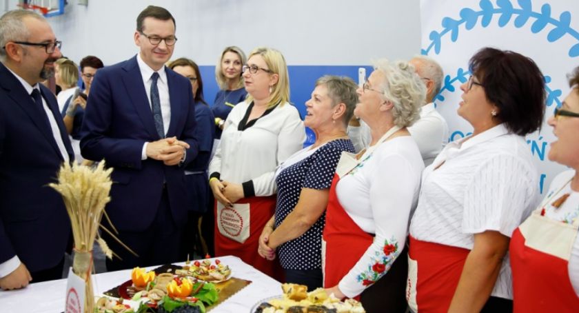 Premier Mateusz Morawiecki wziął udział w spotkaniu z seniorami pod hasłem #AktywnySeniorPlus w Przasnyszu