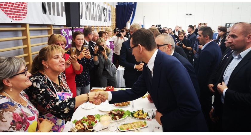Premier Mateusz Morawiecki promował w Przasnyszu rządowy program „Aktywny Senior +” [Zdjęcia]