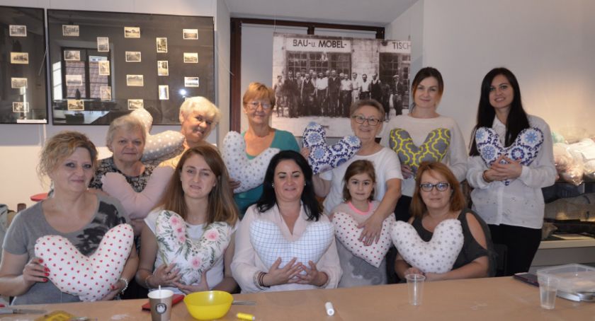 Przasnyskie wolontariuszki uszyły 75 serc dla Amazonek