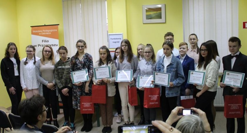 Uczennice z Przasnysza i Chorzel laureatkami konkursu kaligraficznego