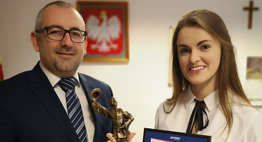 Sopranistka Agnieszka Grabowska gościła u Starosty