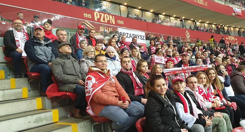 Reprezentacja Przasnysza na meczu Polska-Słowenia