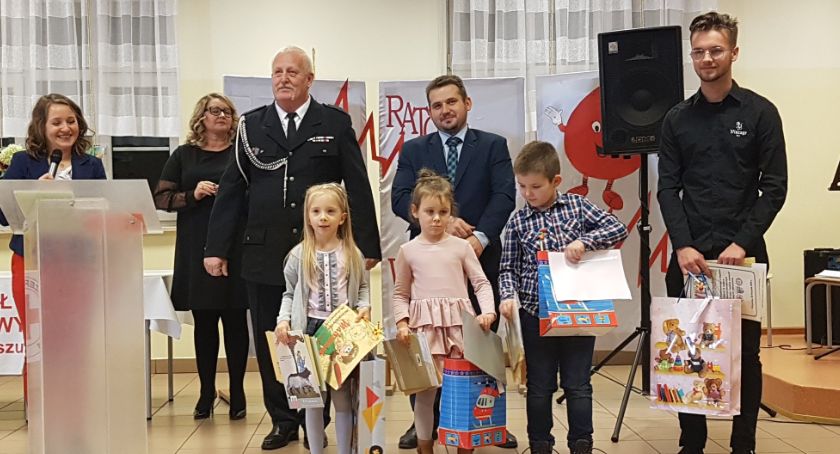 Nagrodzono laureatów konkursu Zdrowe zęby-radosny uśmiech