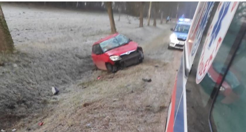 Wypadek osobówki w Zarębach