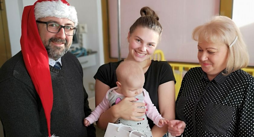 Mikołajki w przasnyskim szpitalu. Starosta odwiedził dzieci!
