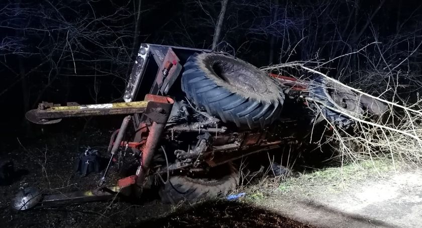 Zostawił ciągnik w rowie, sam się ulotnił
