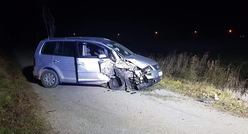 Krasne: Chciała uniknąć potrącenia rowerzysty, uderzyła w drzewo