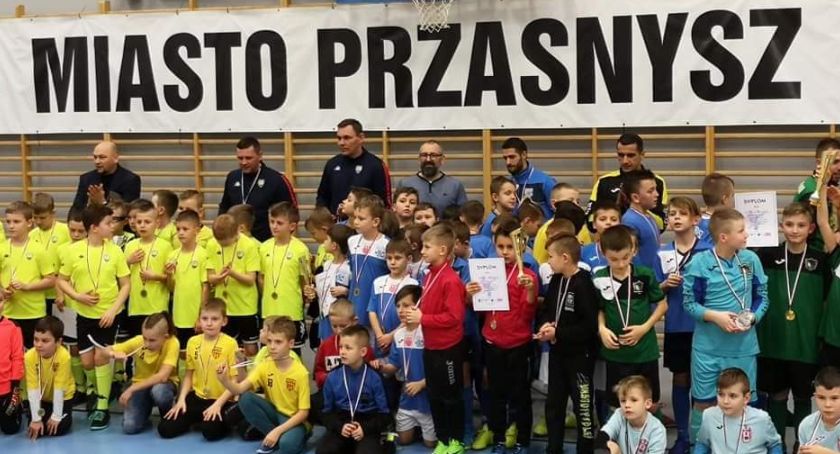 AP Waleczni Olszewo Borki I z pucharem Starosty