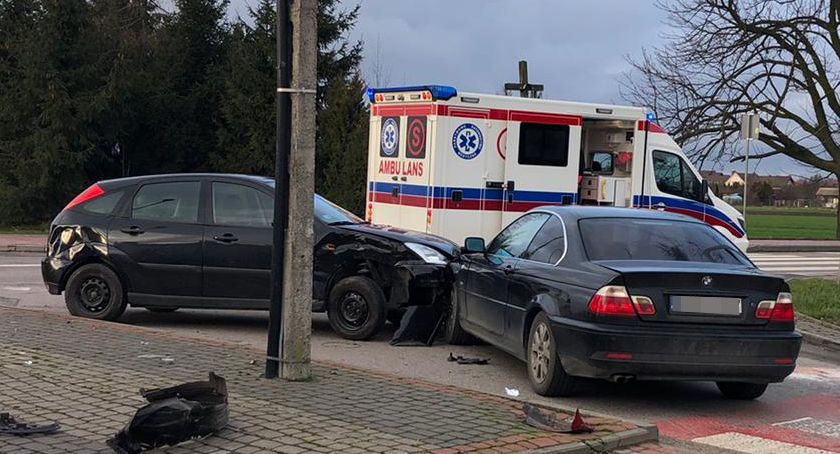  Kolizja trzech osobówek w Przasnyszu