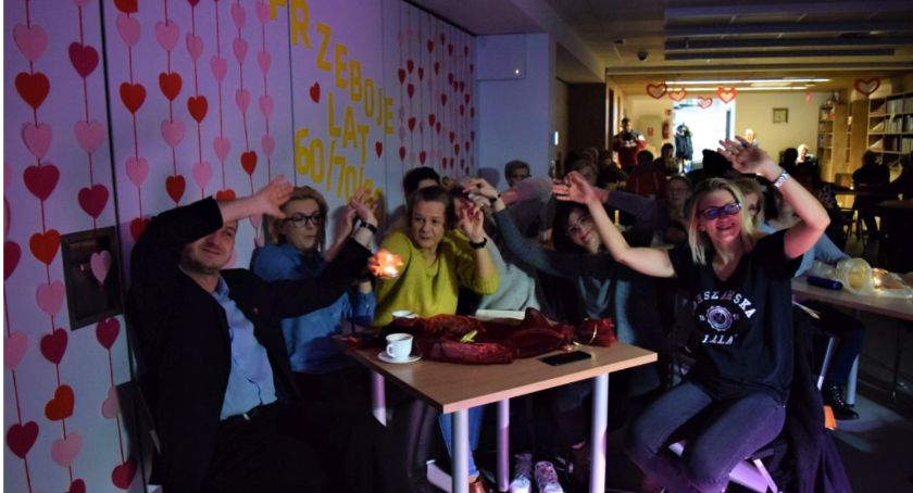 Cała sala śpiewa, czyli karaoke w Miejskiej Bibliotece