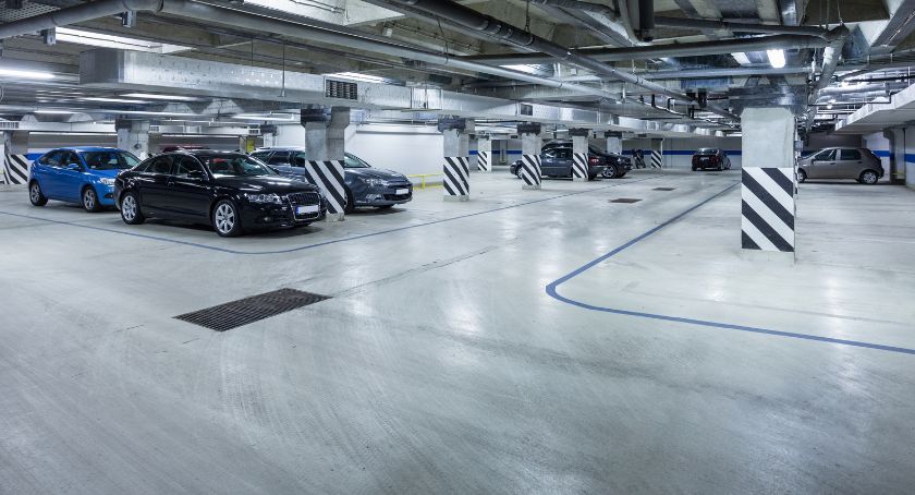 Kradzieże na podziemnym parkingu. Wśród łupów auto warte 50 tysięcy złotych