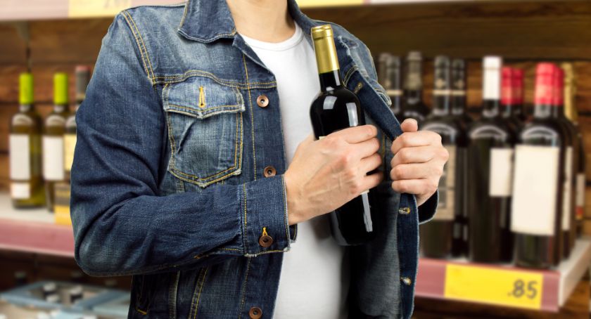 Fala kradzieży sklepowych. Alkohol najpopularniejszym produktem wśród złodziei