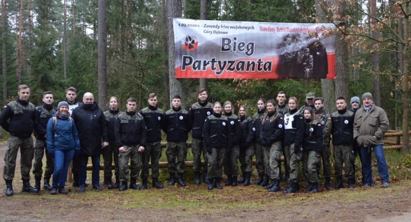 Bieg Partyzanta już za nami. Szablę Starosty Powiatu Przasnyskiego zdobyli uczniowie z Przasnysza