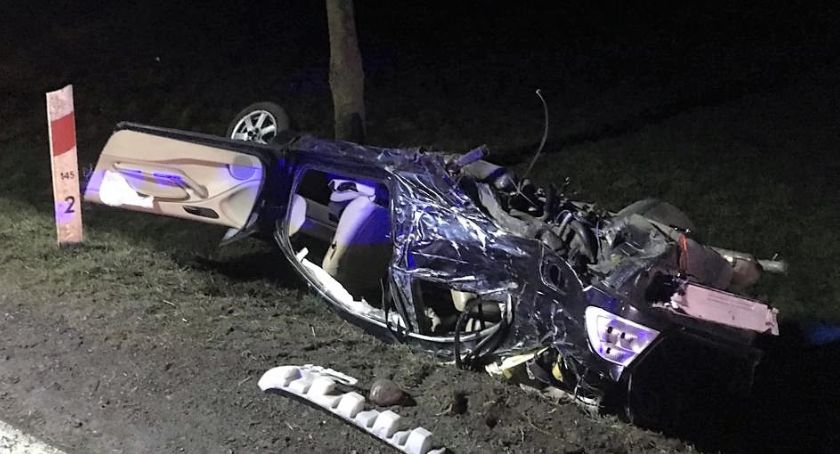 Tragiczny finał dachowania osobówki