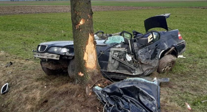 UWAGA! Śmiertelny wypadek w Turowie. 20 letni kierujący nie żyje.
