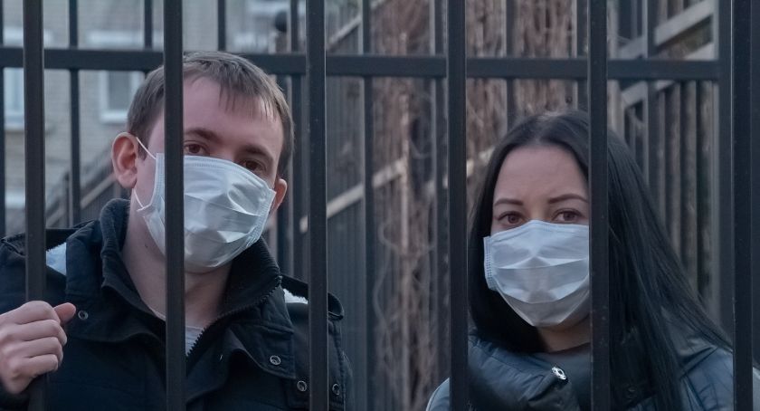 Zapłacą 130 tysięcy złotych za nieprzestrzeganie obostrzeń. Najwięcej zapłaci mieszkaniec Chorzel