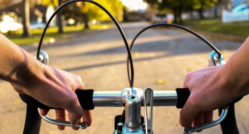 Potrącenie rowerzysty w Chorzelach. Zbadano stan trzeźwości uczestników zdarzenia