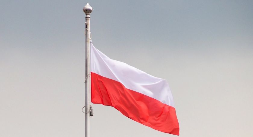 Wywieś flagę na majówkę!