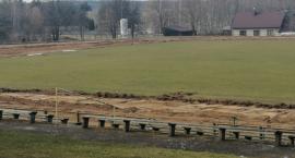 Ruszyły prace odnawialne i modernizacyjne stadionu gminnego w Jednorożcu. Znamy zakres robót