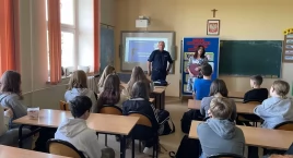 Policjanci w szkołach o ochronie dzieci i młodzieży …