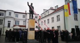 Podźwignął miasto z wojennych ruin. Odsłonięto pomnik Bronisława Matuszewskiego Burmistrza Przasnysza [FOTO+WIDEO]