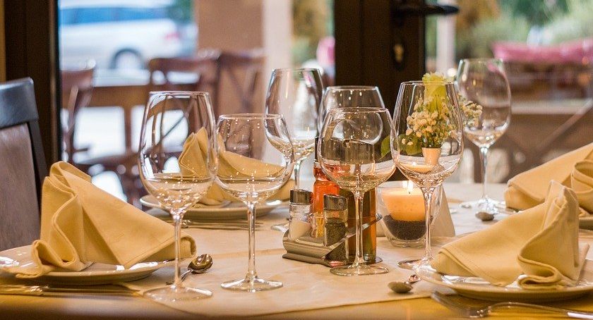 Restauratorzy liczą straty i czekają na szybkie otwarcie 